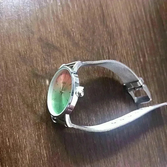 Simple gradient watch - Picture 6 of 6